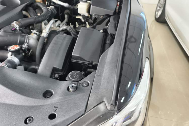 Used Toyota Crown 2017 2.0T Sport Edition Engine Bay Left