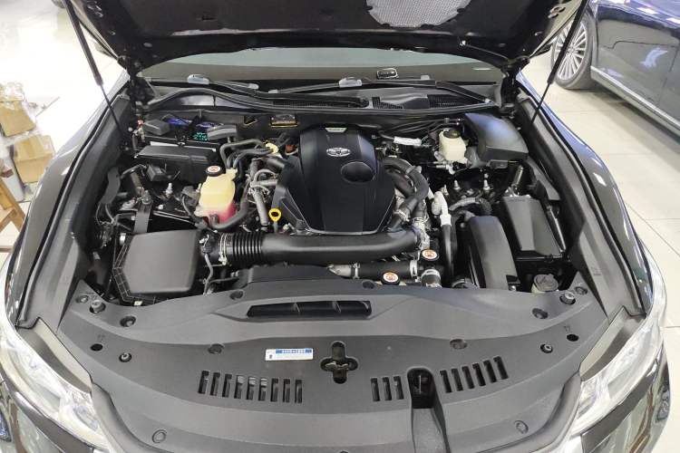 Used Toyota Crown 2017 2.0T Sport Edition Engine Bay