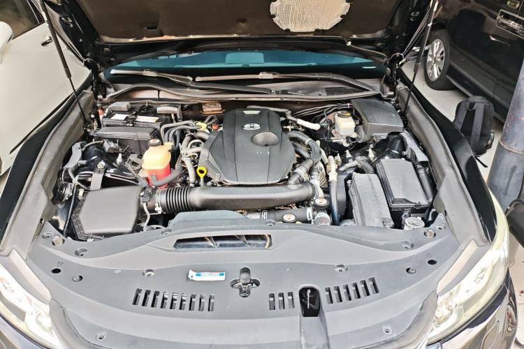 Used Toyota Crown 2017 2.0T Sport Edition Engine Bay
