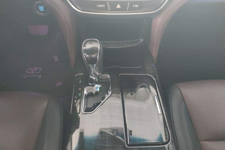Used Toyota Crown 2017 2.0T Sport Edition Gear Lever
