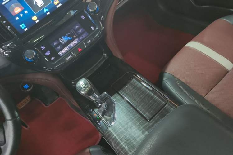 Used Toyota Crown 2017 2.0T Sport Edition Gear Lever