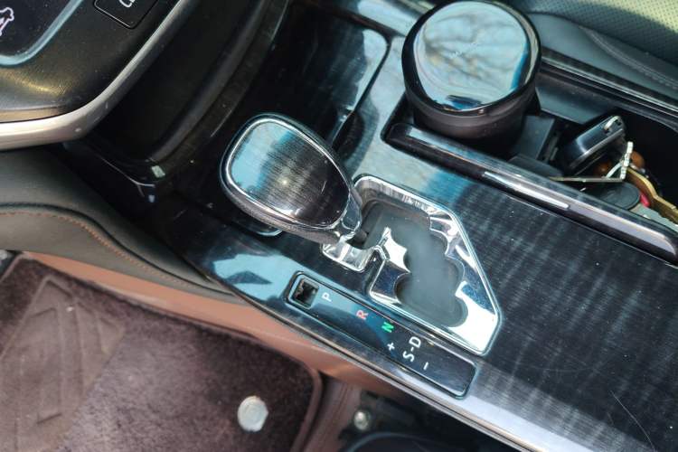 Used Toyota Crown 2017 2.0T Sport Edition Gear Lever