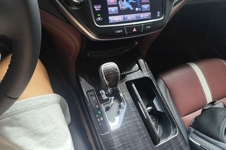 Used Toyota Crown 2017 2.0T Sport Edition Gear Lever