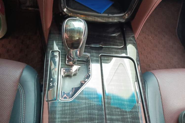 Used Toyota Crown 2017 2.0T Sport Edition Gear Lever