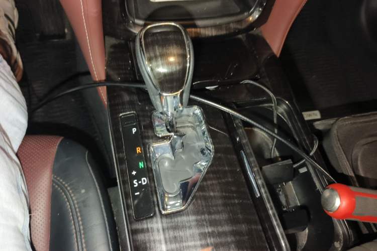 Used Toyota Crown 2017 2.0T Sport Edition Gear Lever