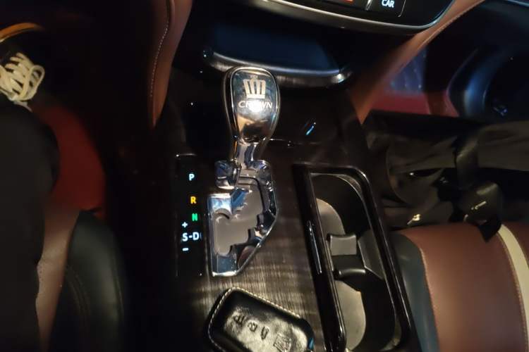 Used Toyota Crown 2017 2.0T Sport Edition Gear Lever
