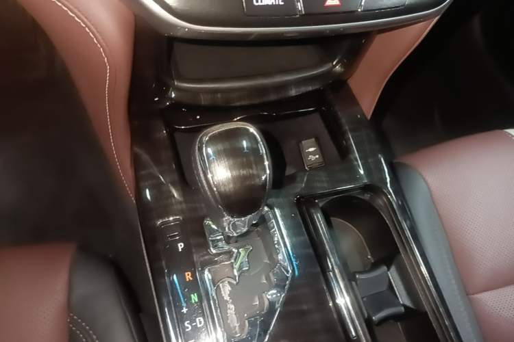 Used Toyota Crown 2017 2.0T Sport Edition Gear Lever