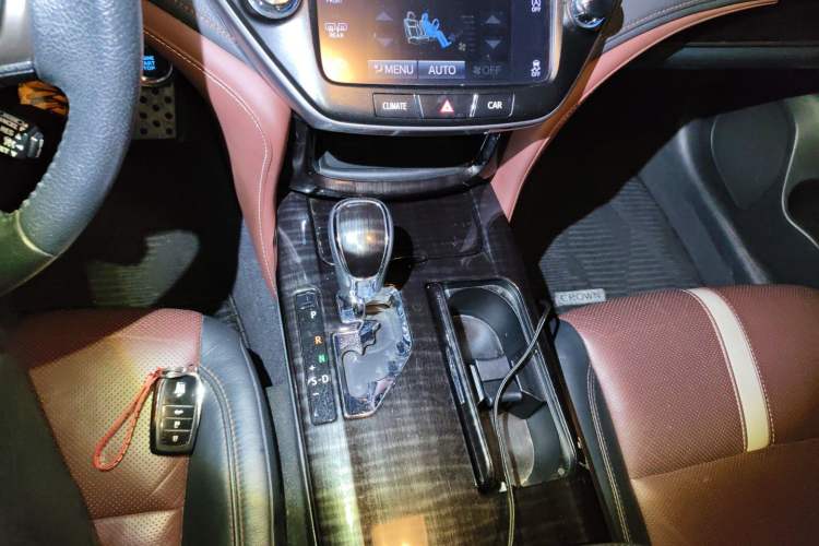 Used Toyota Crown 2017 2.0T Sport Edition Gear Lever