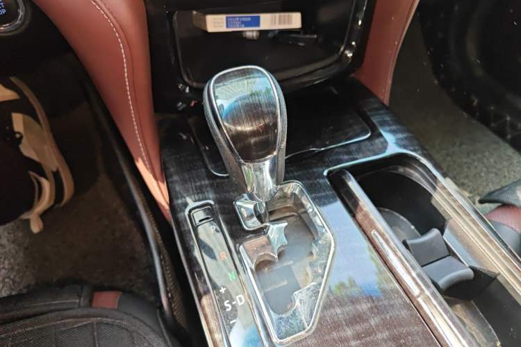 Used Toyota Crown 2017 2.0T Sport Edition Gear Lever