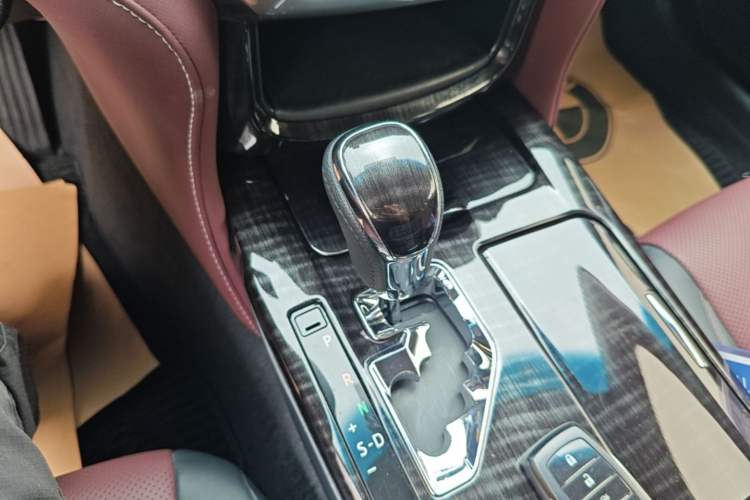 Used Toyota Crown 2017 2.0T Sport Edition Gear Lever
