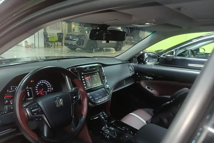 Used Toyota Crown 2017 2.0T Sport Edition Headliner