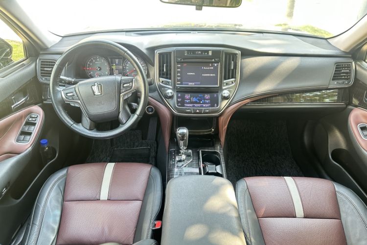 Used Toyota Crown 2017 2.0T Sport Edition Interior 1