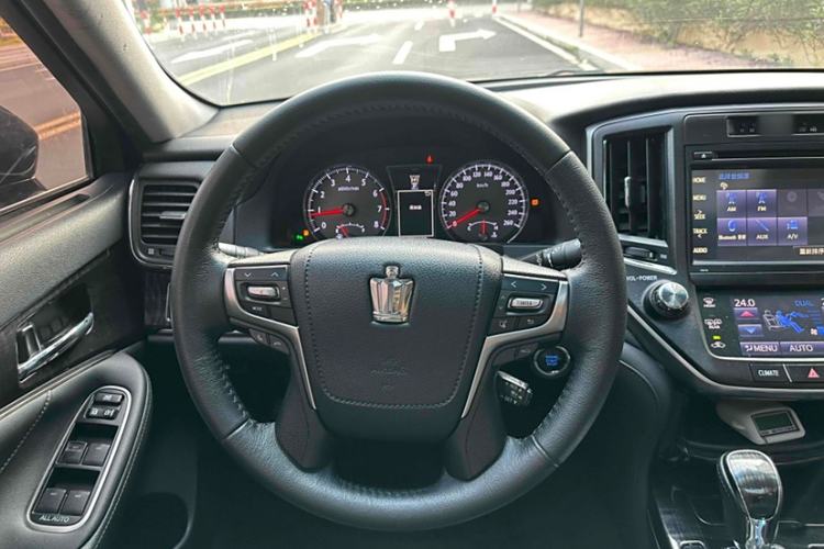 Used Toyota Crown 2017 2.0T Sport Edition Interior 2