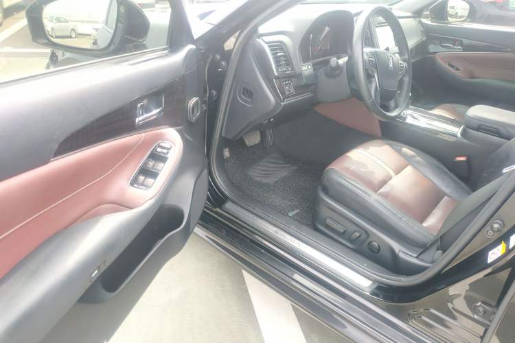 Used Toyota Crown 2017 2.0T Sport Edition Interior 4
