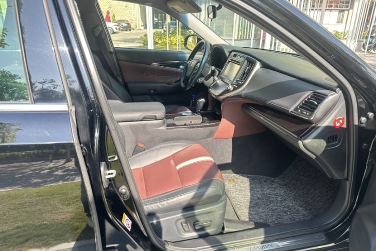 Used Toyota Crown 2017 2.0T Sport Edition Interior 6