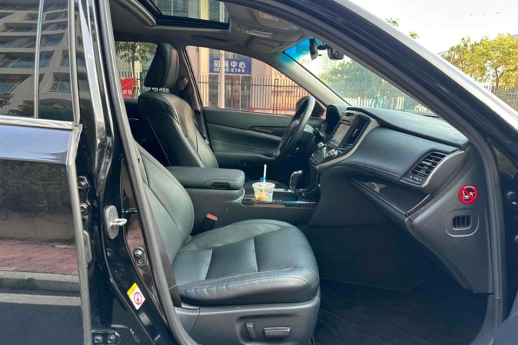 Used Toyota Crown 2017 2.0T Sport Edition Interior 9