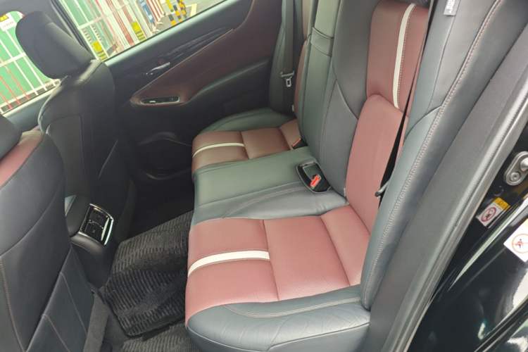 Used Toyota Crown 2017 2.0T Sport Edition Left Rear Seat