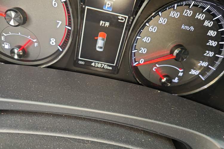 Used Toyota Crown 2017 2.0T Sport Edition Odometer Close Up