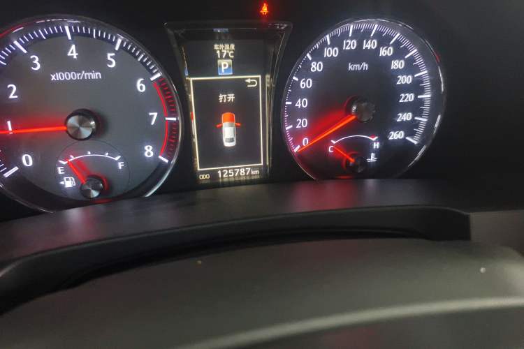 Used Toyota Crown 2017 2.0T Sport Edition Odometer Close Up