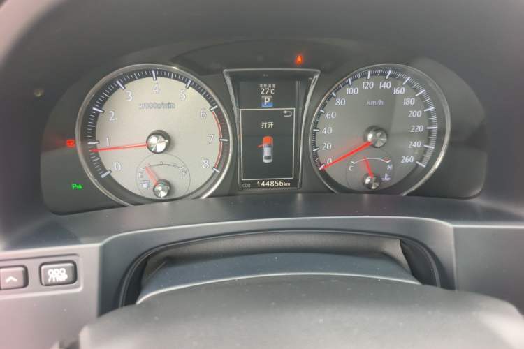 Used Toyota Crown 2017 2.0T Sport Edition Odometer Close Up