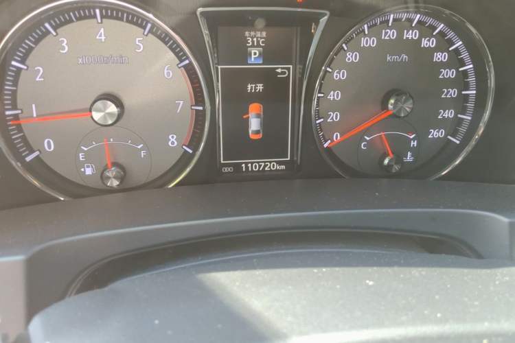 Used Toyota Crown 2017 2.0T Sport Edition Odometer Close Up