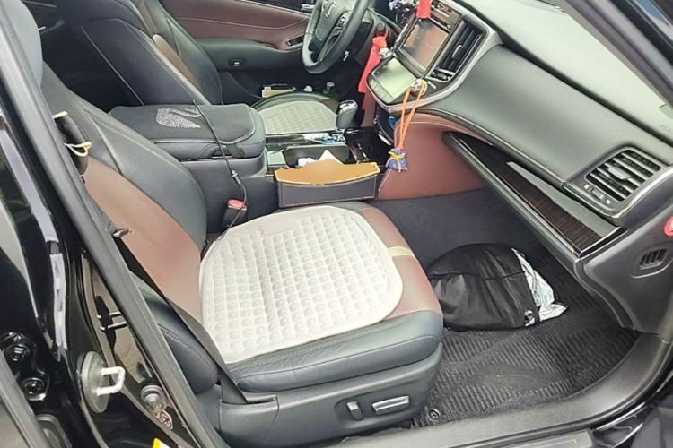 Used Toyota Crown 2017 2.0T Sport Edition Right Front Seat