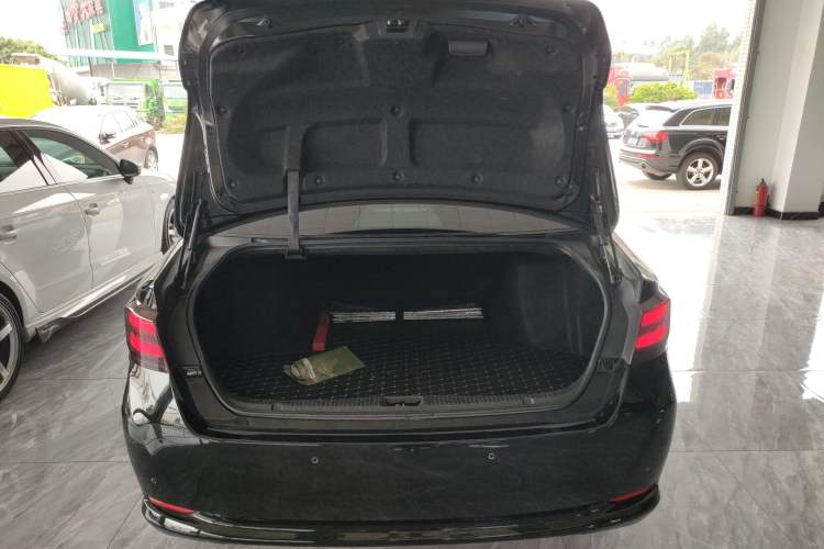 Used Toyota Crown 2017 2.0T Sport Edition Trunk