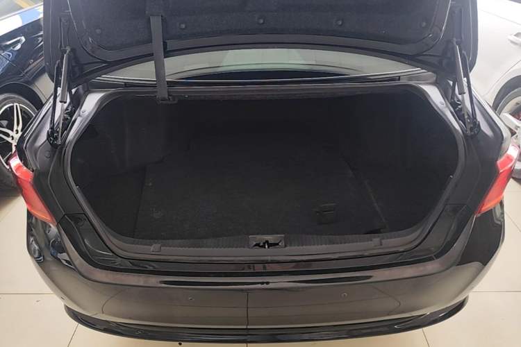 Used Toyota Crown 2017 2.0T Sport Edition Trunk