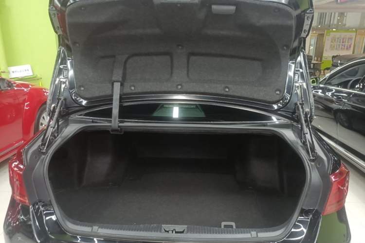 Used Toyota Crown 2017 2.0T Sport Edition Trunk