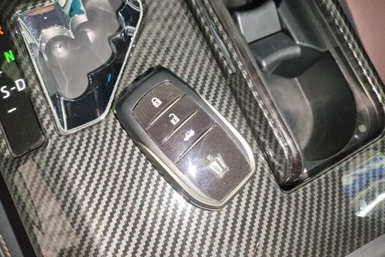 Used Toyota Crown 2017 2.0T Sport Edition Vehicle Key