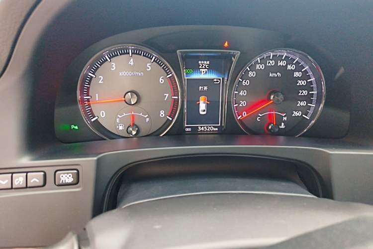 Used Toyota Crown 2017 2.0T Sport Edition Odometer Close Up