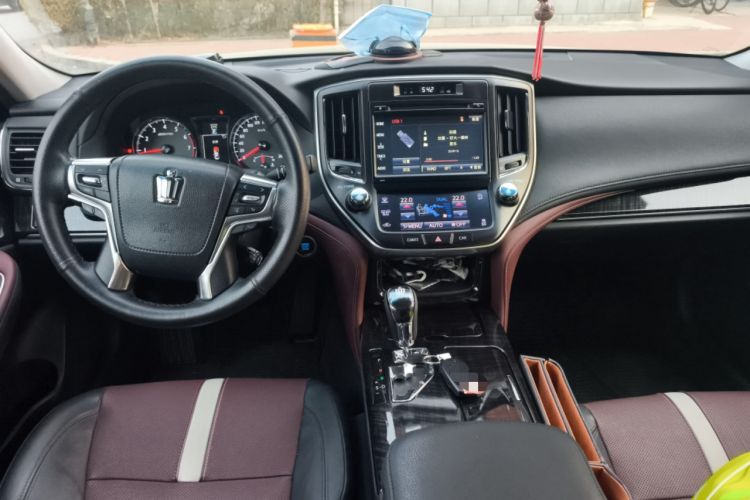 Used Toyota Crown 2017 2.0T Sport Edition Center Console