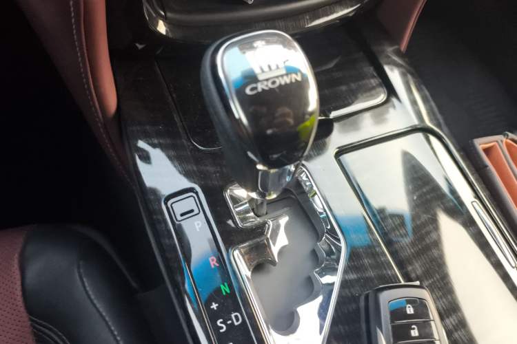 Used Toyota Crown 2017 2.0T Sport Edition Gear Lever