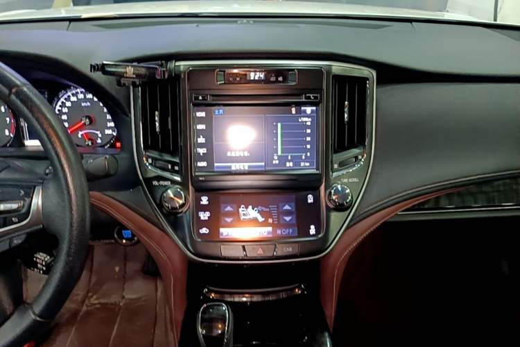 Used Toyota Crown 2017 2.0T Sport Edition Audio And AC Panel