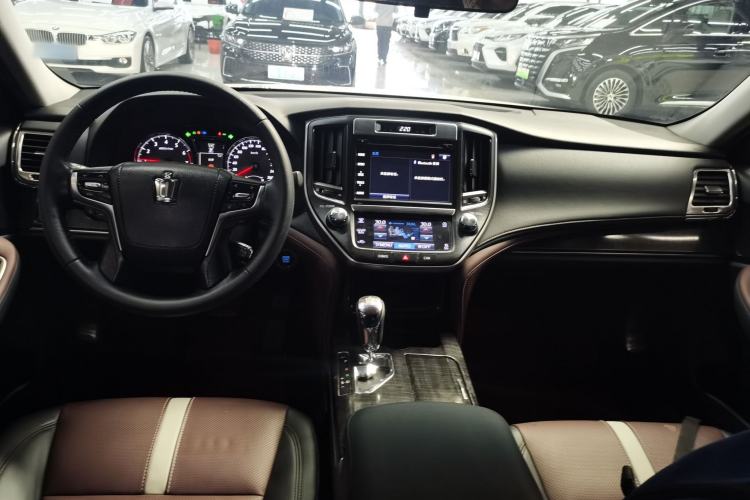 Used Toyota Crown 2017 2.0T Sport Edition Center Console