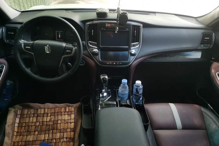 Used Toyota Crown 2017 2.0T Sport Edition Center Console