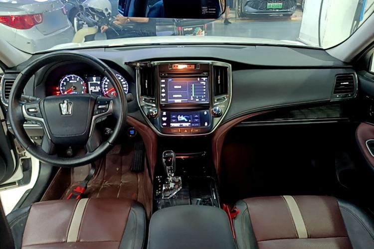 Used Toyota Crown 2017 2.0T Sport Edition Center Console
