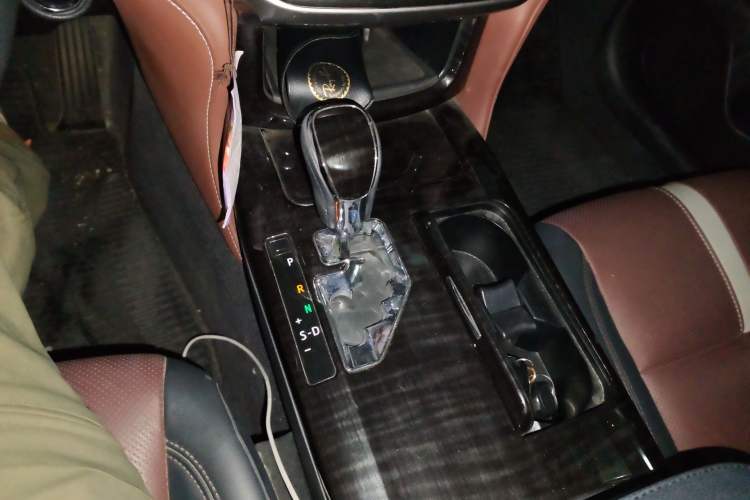Used Toyota Crown 2017 2.0T Sport Edition Gear Lever