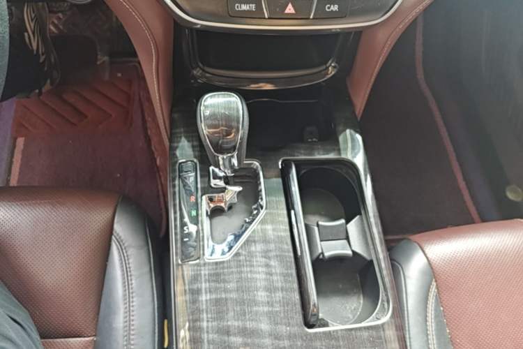 Used Toyota Crown 2017 2.0T Sport Edition Gear Lever