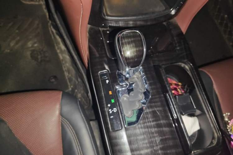 Used Toyota Crown 2017 2.0T Sport Edition Gear Lever
