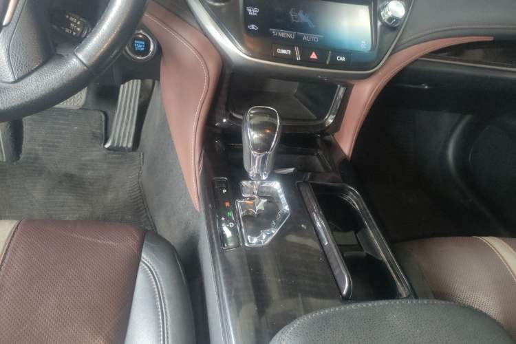 Used Toyota Crown 2017 2.0T Sport Edition Gear Lever
