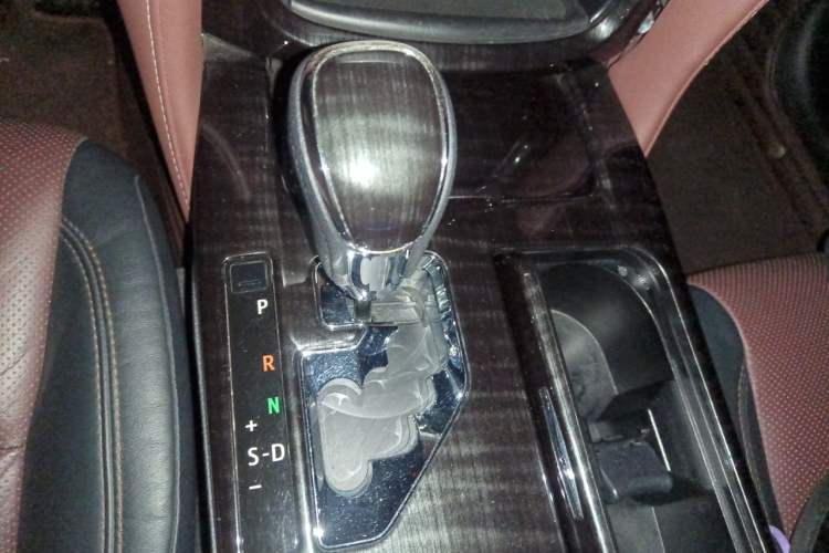 Used Toyota Crown 2017 2.0T Sport Edition Gear Lever