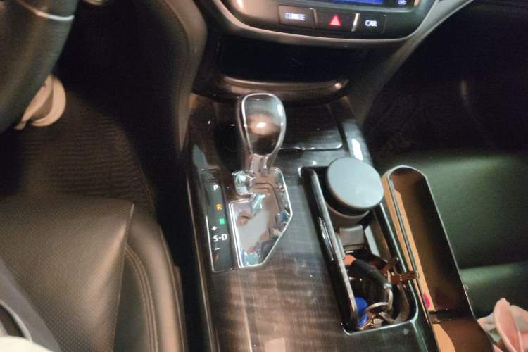 Used Toyota Crown 2017 2.0T Sport Edition Gear Lever