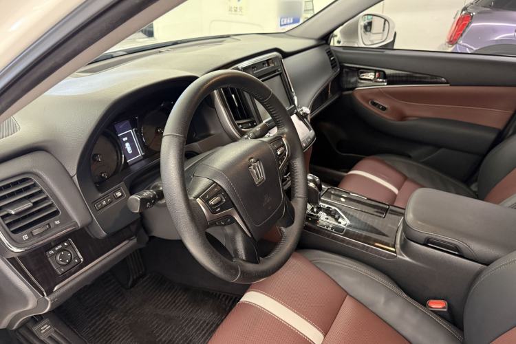 Used Toyota Crown 2017 2.0T Sport Edition Interior 12