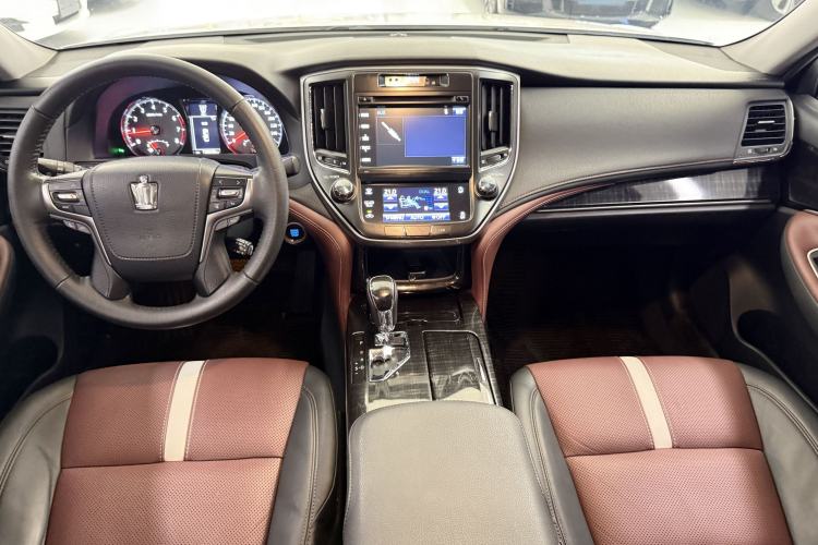 Used Toyota Crown 2017 2.0T Sport Edition Interior 4