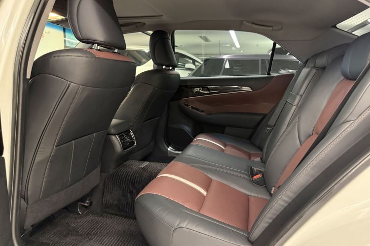Used Toyota Crown 2017 2.0T Sport Edition Interior 8