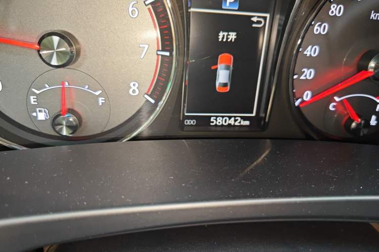 Used Toyota Crown 2017 2.0T Sport Edition Odometer Close Up