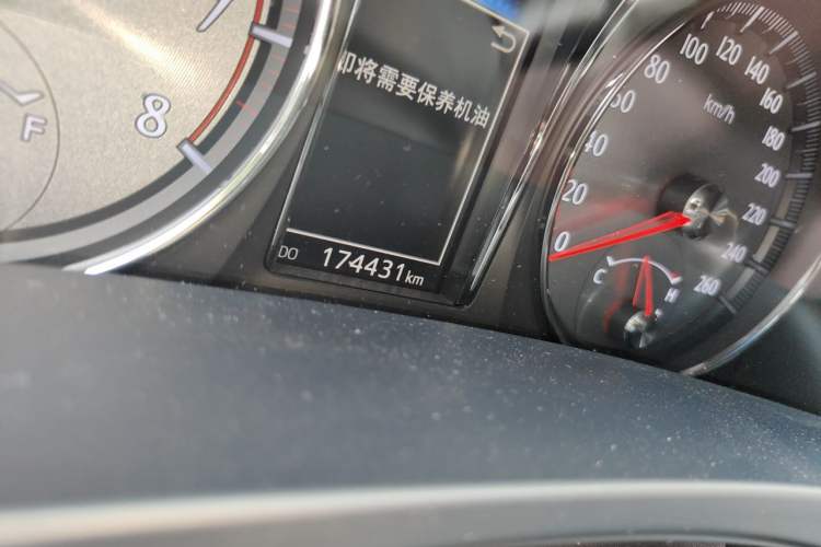 Used Toyota Crown 2017 2.0T Sport Edition Odometer Close Up