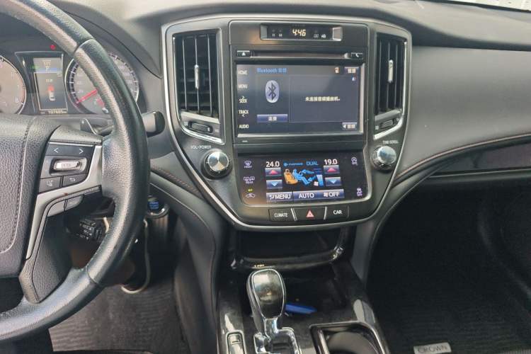 Used Toyota Crown 2018 2.0T Fashion Edition Audio And AC Panel