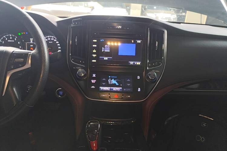 Used Toyota Crown 2018 2.0T Sport Edition Audio And AC Panel